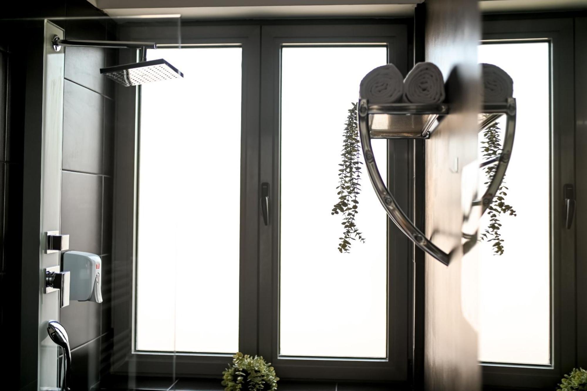 Urban Elegance - Stylish Central Accommodation Bucharest Bilik gambar